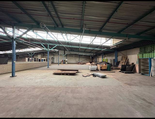 3,563M² WAREHOUSE TO LET IN INDUSTRIA